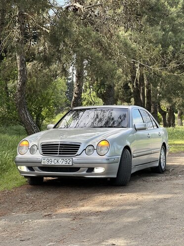 Mercedes E 220-10