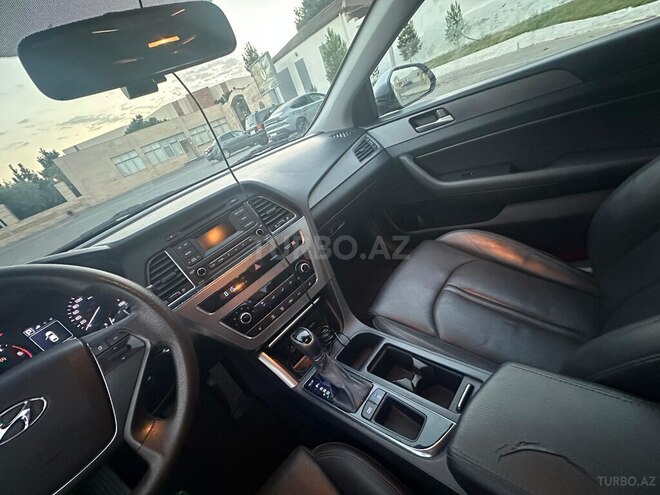 Hyundai Sonata-12