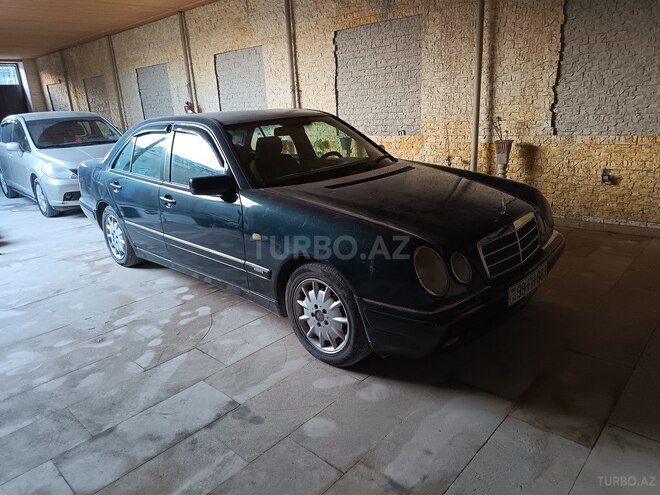 Mercedes E 280 4MATIC-3