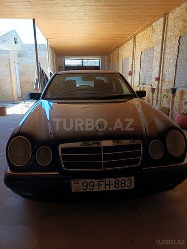 Mercedes E 280 4MATIC-4