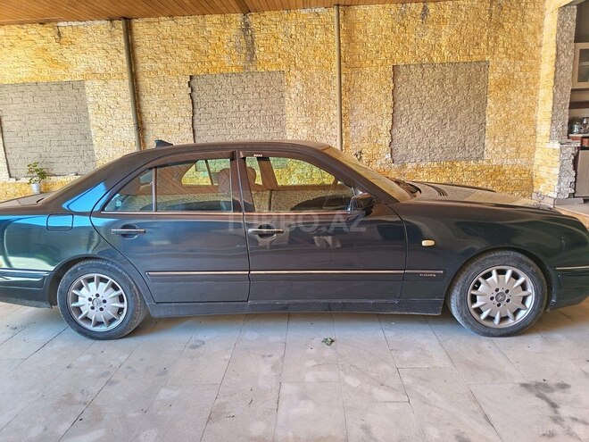 Mercedes E 280 4MATIC-8
