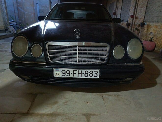 Mercedes E 280 4MATIC-1