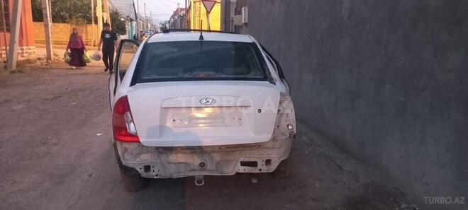 Hyundai Accent-4