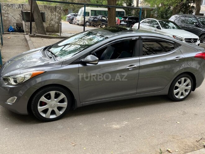 Hyundai Elantra-4