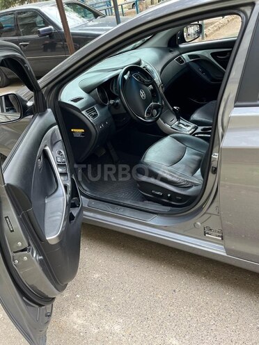 Hyundai Elantra-5