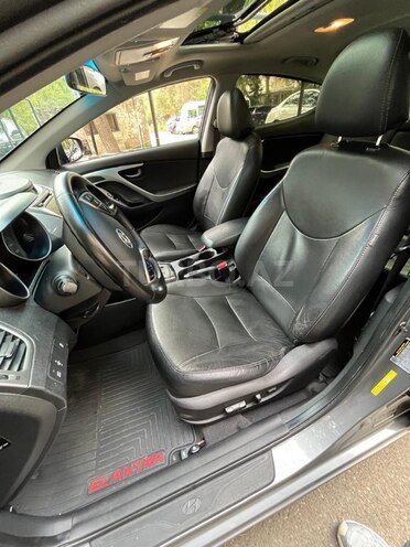 Hyundai Elantra-3