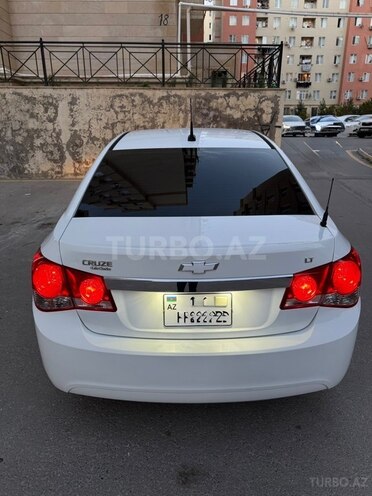 Chevrolet Cruze-12