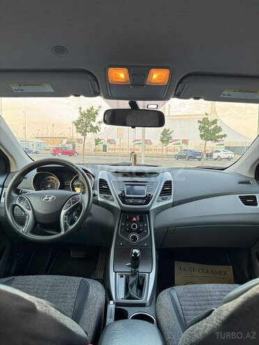 Hyundai Elantra-3
