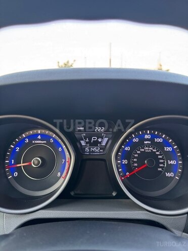 Hyundai Elantra-15