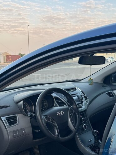 Hyundai Elantra-13