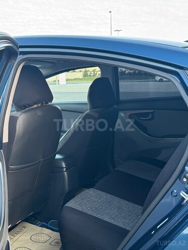 Hyundai Elantra-14