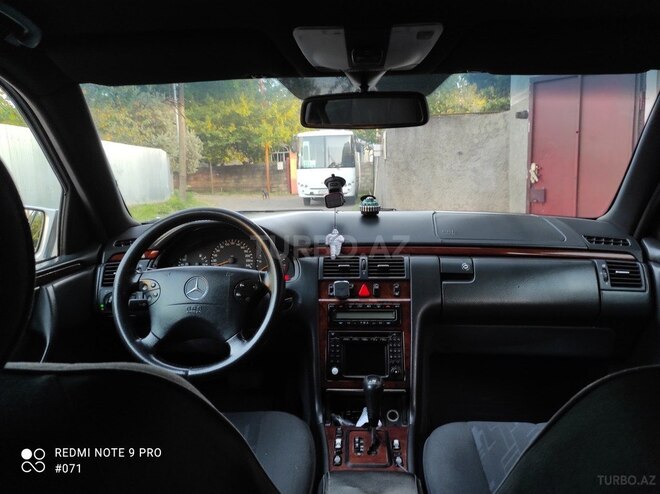 Mercedes E 220-9