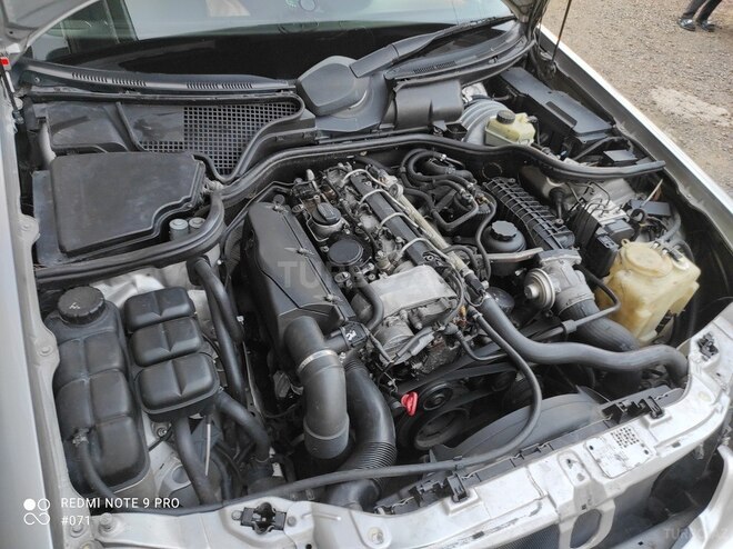 Mercedes E 220-3
