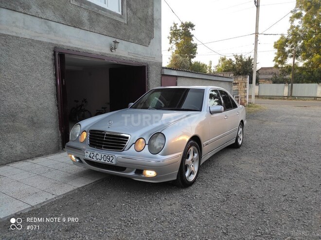Mercedes E 220-10