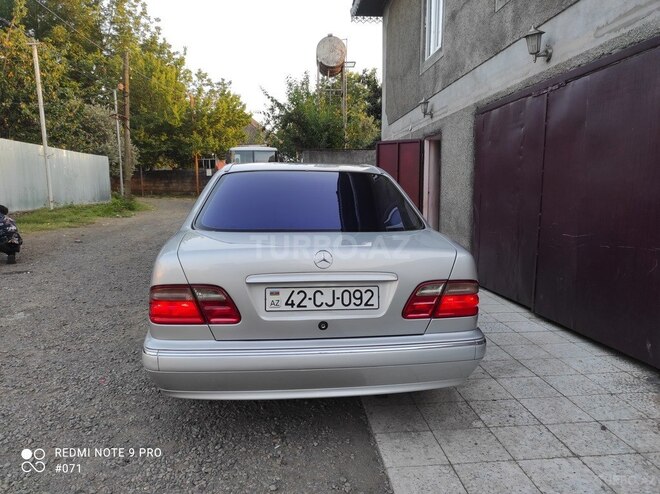 Mercedes E 220-5
