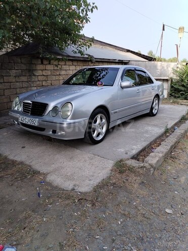 Mercedes E 220-2