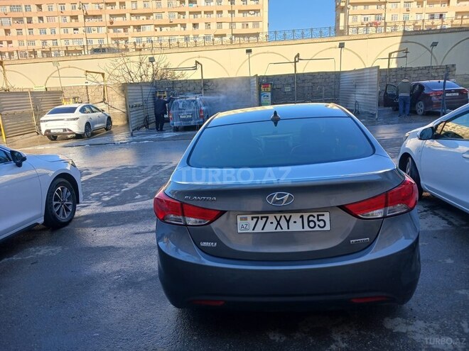 Hyundai Elantra-7