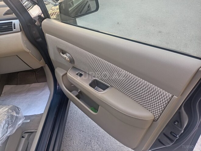 Nissan Tiida-9