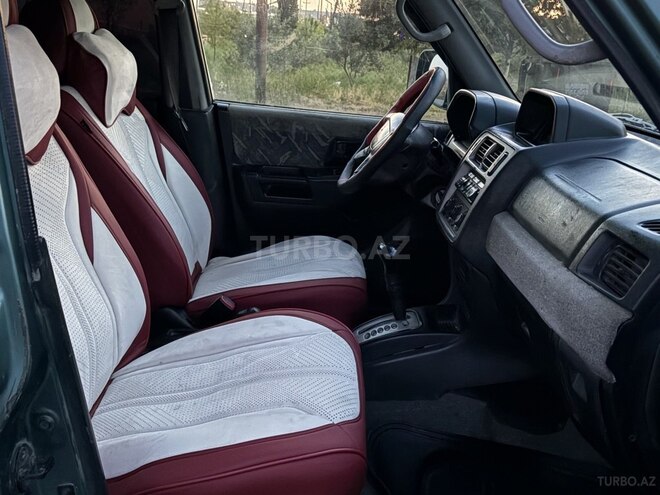 Mitsubishi Pajero io-8