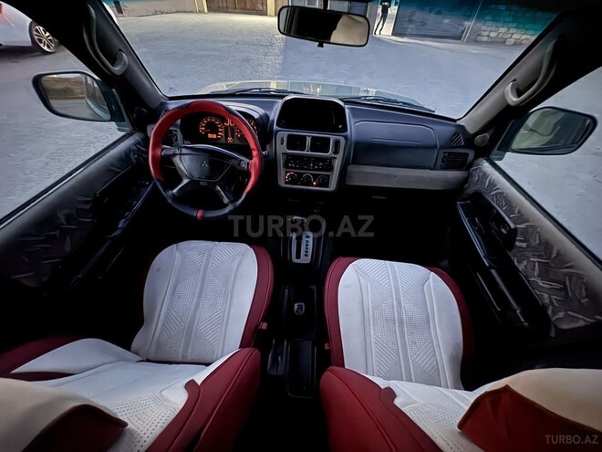 Mitsubishi Pajero io-7