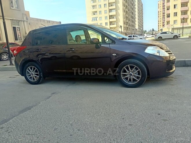 Nissan Tiida-5