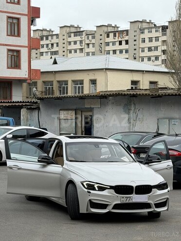 BMW 320-1
