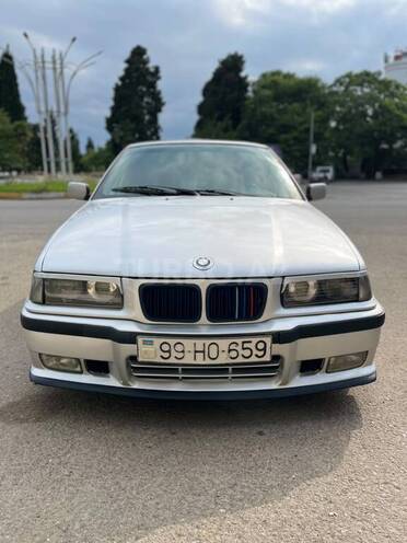 BMW 320-1