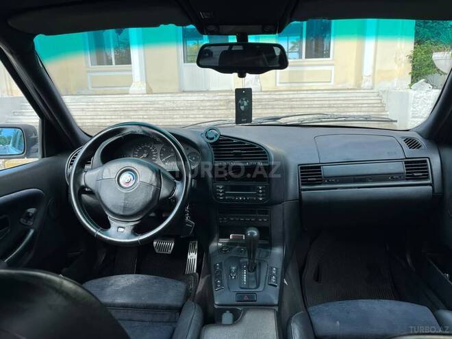 BMW 320-3