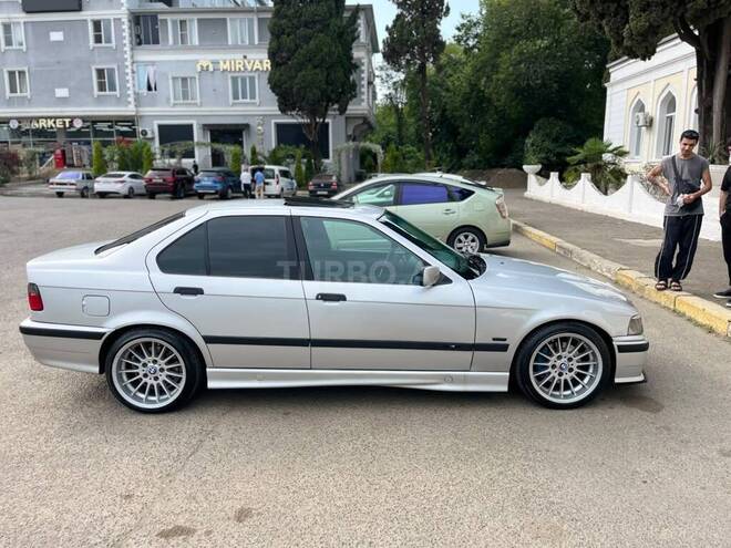 BMW 320-6