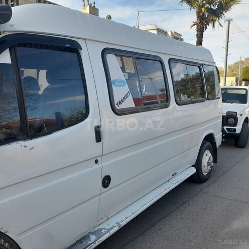 Ford Transit-3