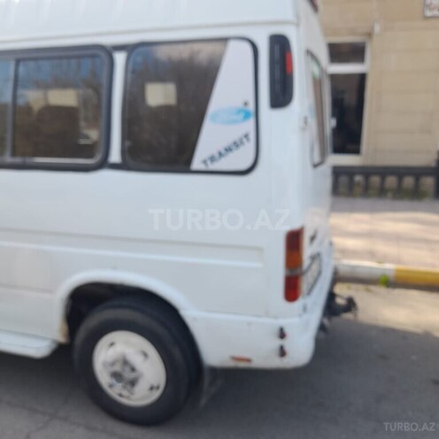 Ford Transit-10