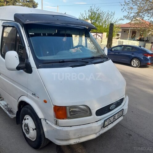 Ford Transit-8