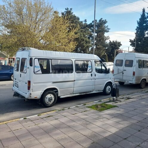 Ford Transit-12