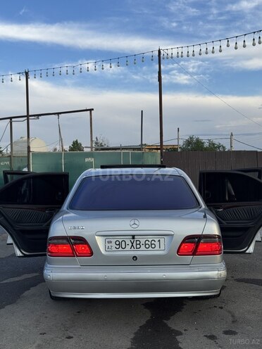 Mercedes E 280-3
