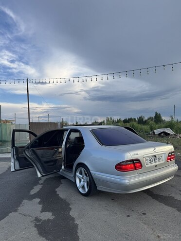 Mercedes E 280-2