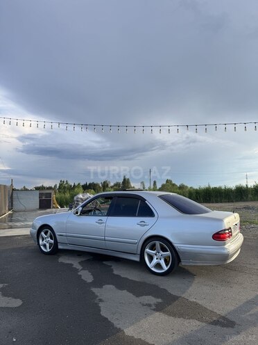 Mercedes E 280-4
