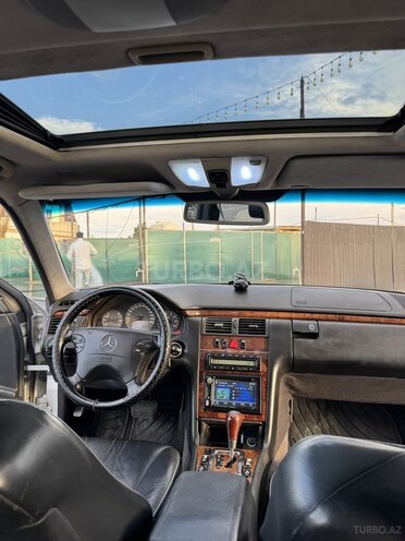 Mercedes E 280-12