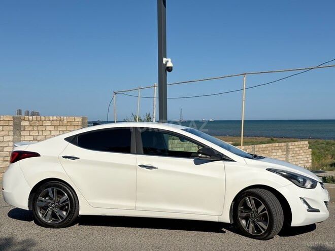Hyundai Elantra-3