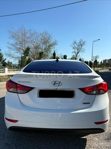 Hyundai Elantra-12