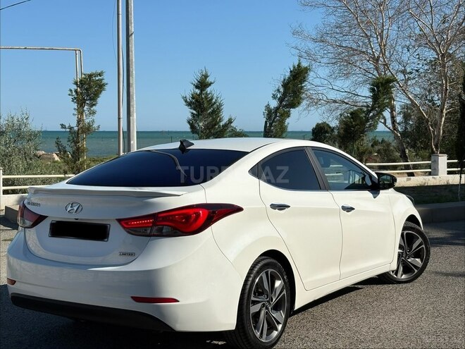 Hyundai Elantra-6