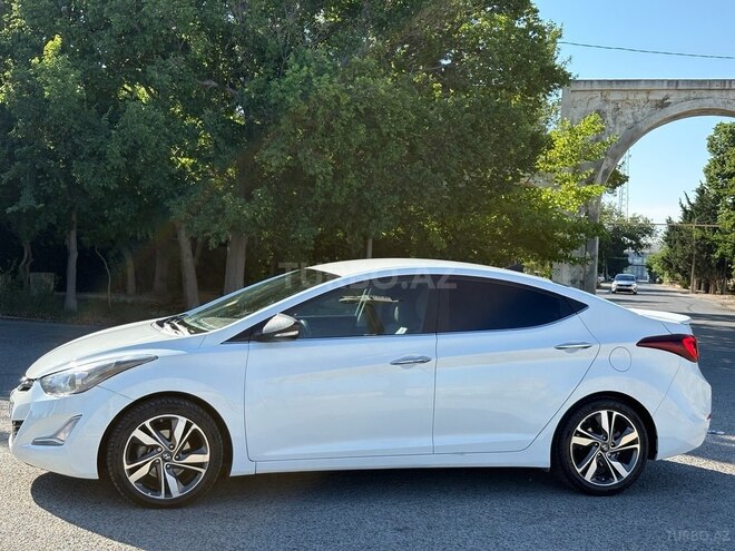 Hyundai Elantra-4