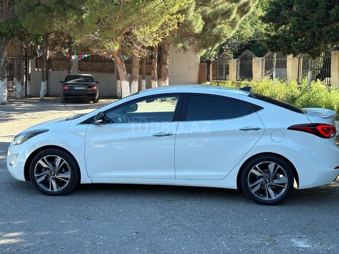 Hyundai Elantra-14