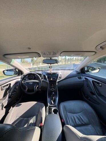 Hyundai Elantra-17