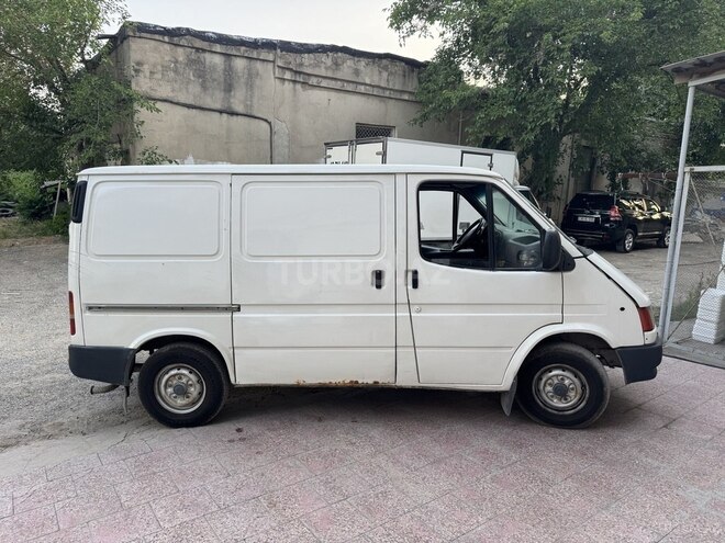 Ford Transit-5