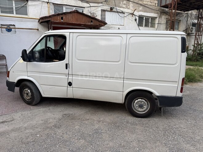 Ford Transit-6