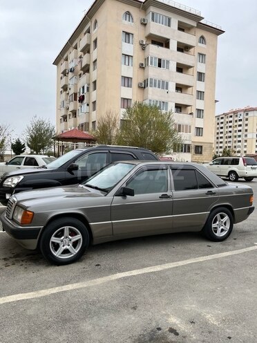 Mercedes 190-2