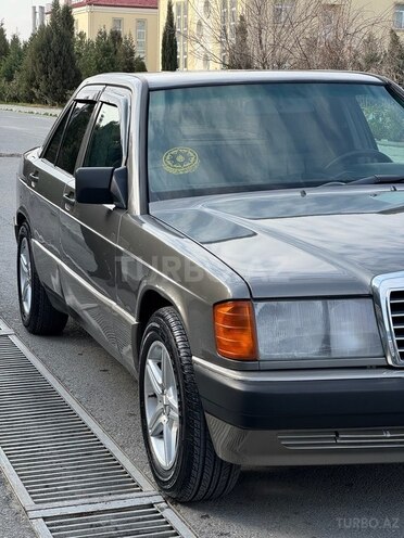 Mercedes 190-9