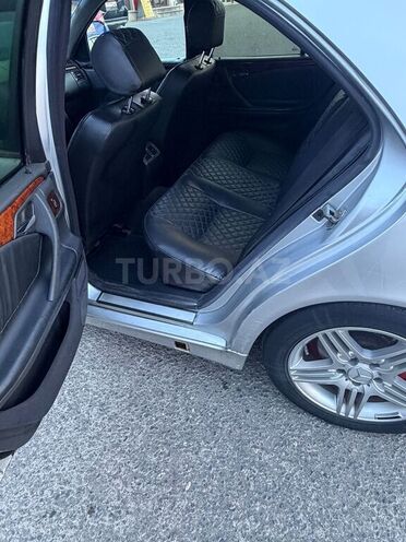 Mercedes E 270-9