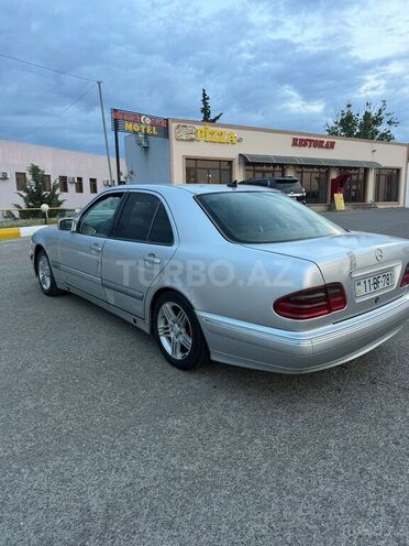 Mercedes E 270-4