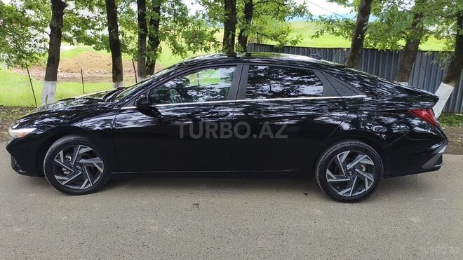 Hyundai Elantra-2